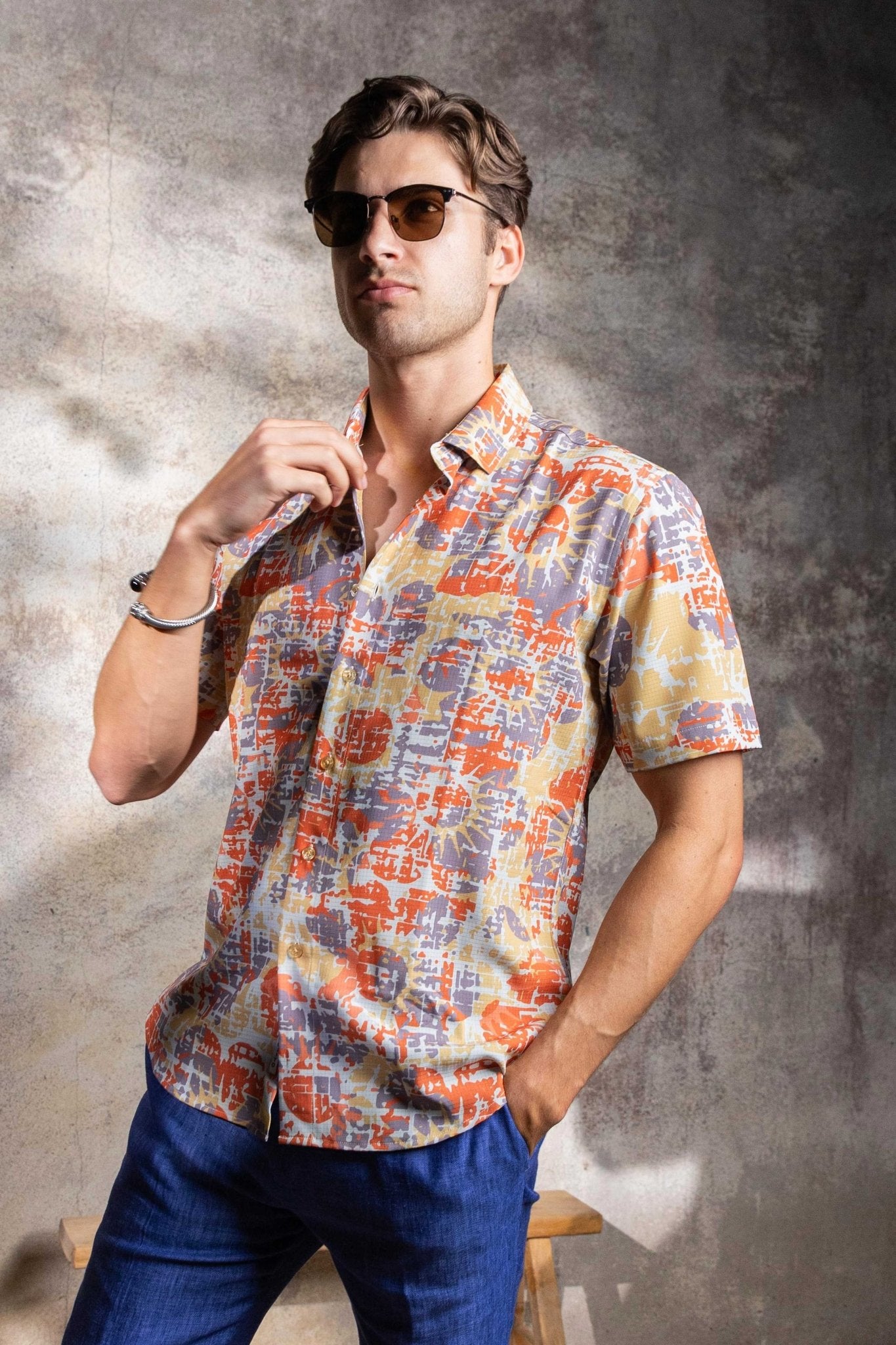 Camisa elástica con estampado elegante de manga corta para hombre