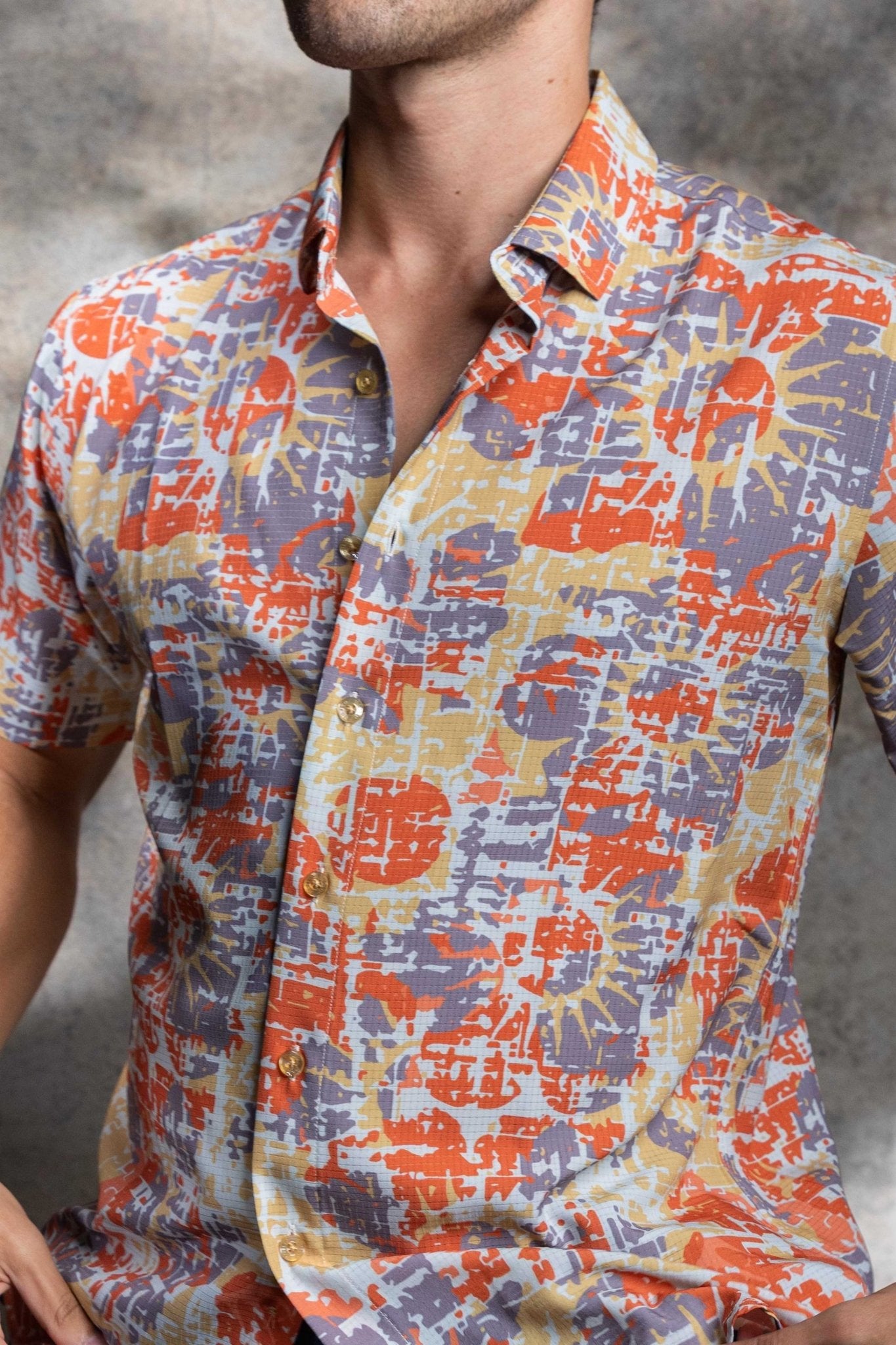 Camisa elástica con estampado elegante de manga corta para hombre