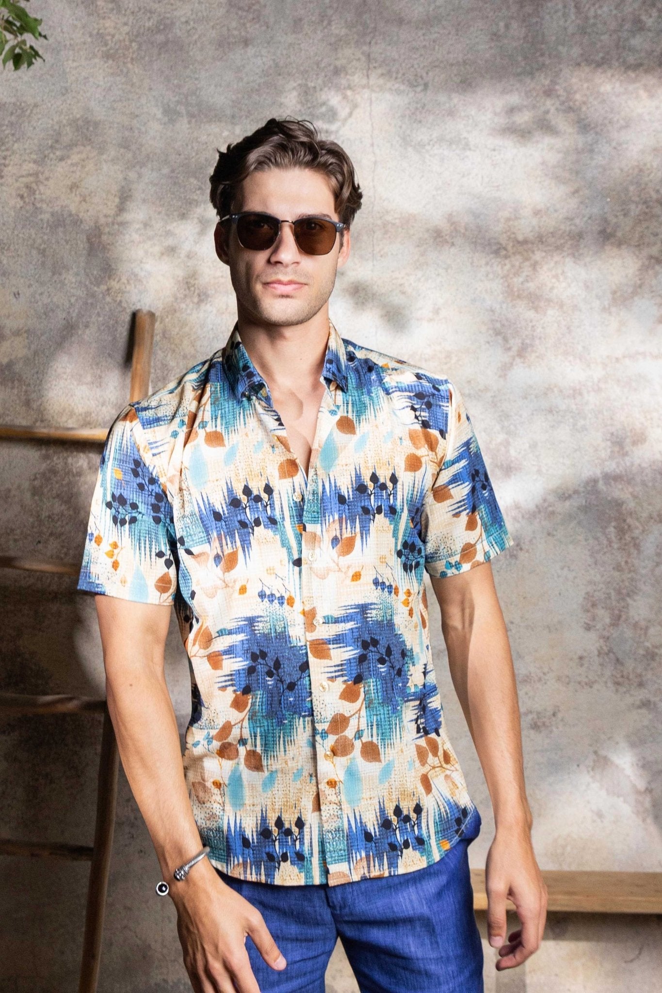 Camisa elástica con estampado elegante de manga corta para hombre