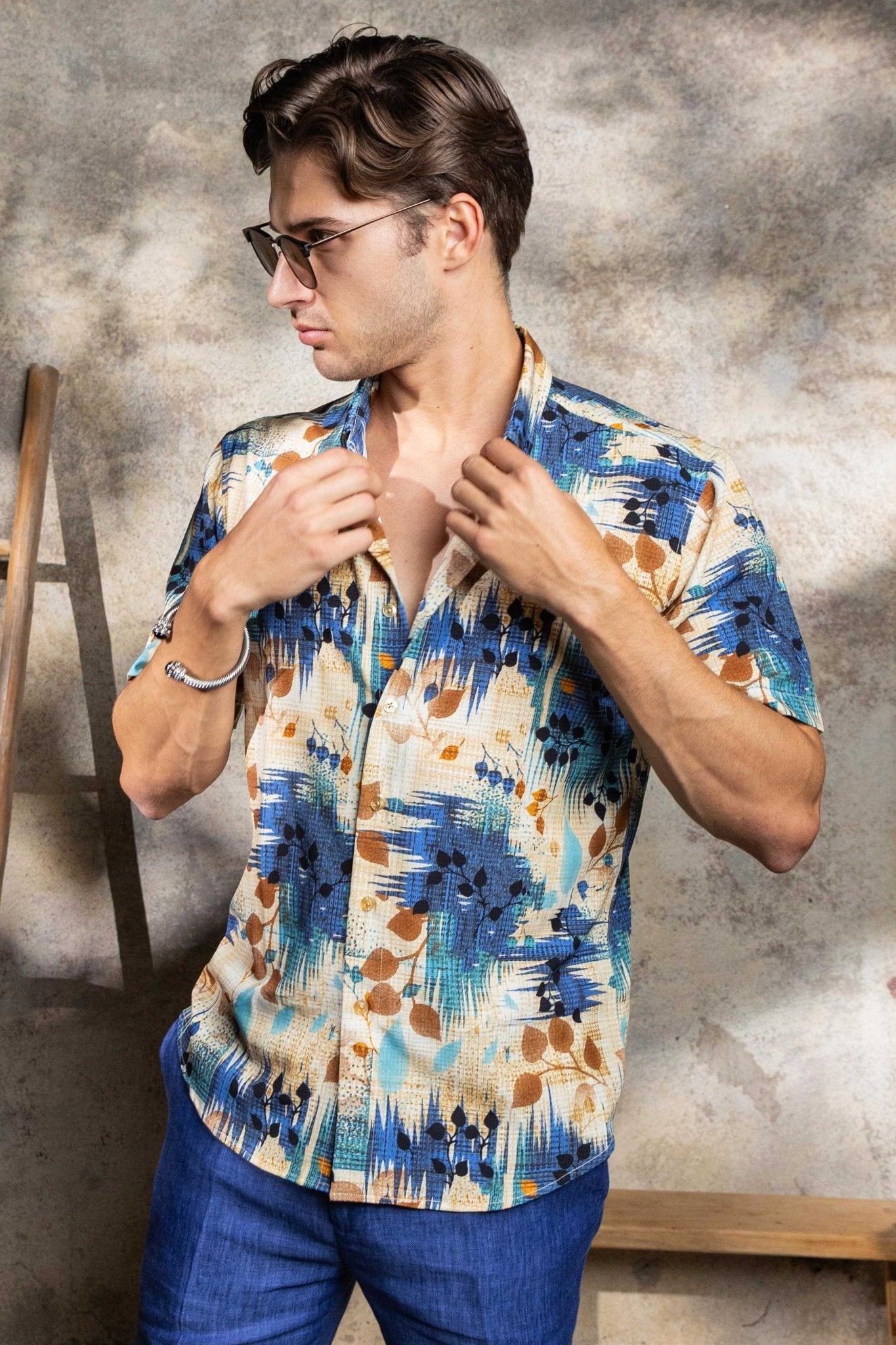 Camisa elástica con estampado elegante de manga corta para hombre