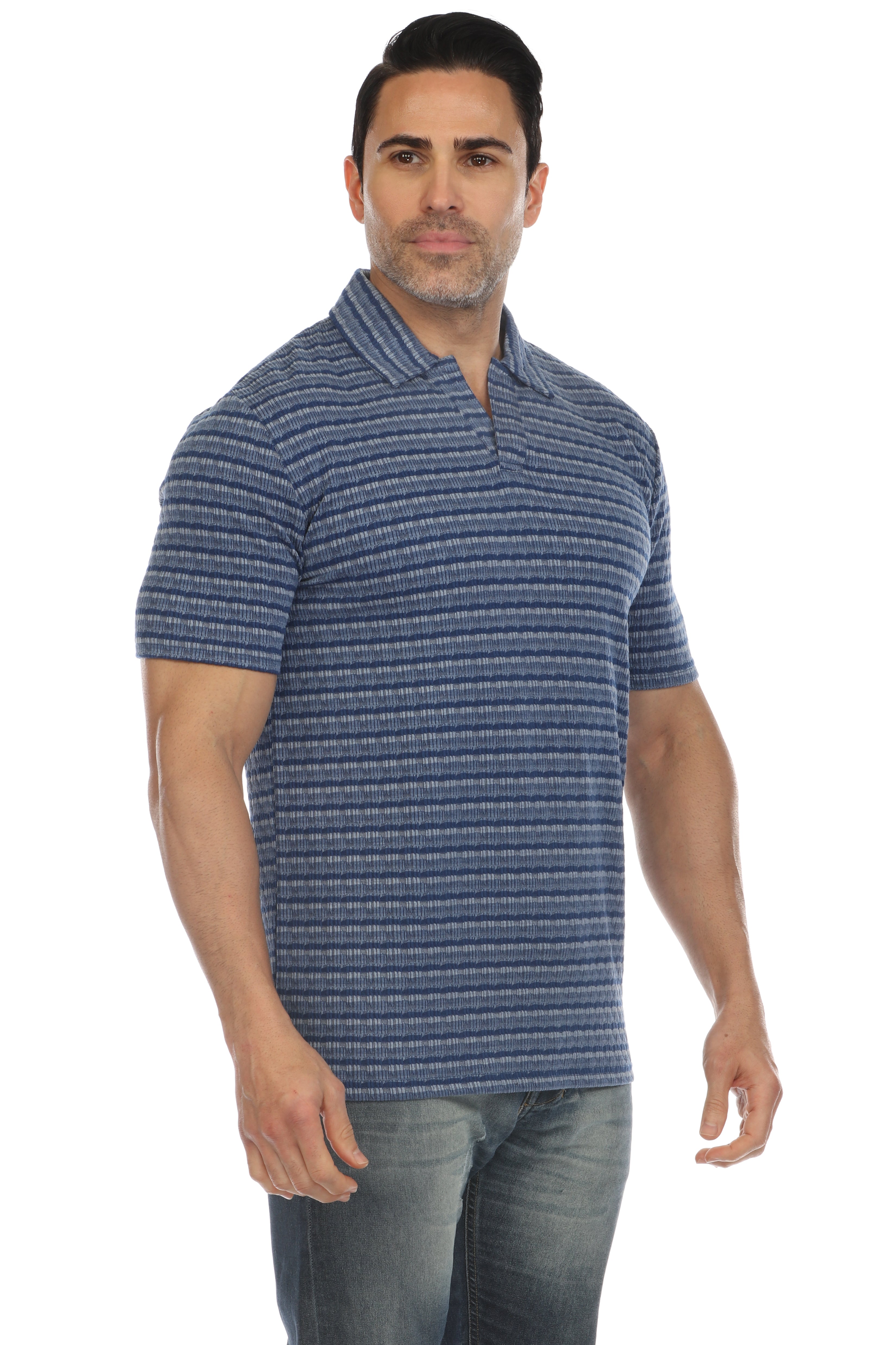 Polo informal con estampado de rayas texturizadas y elegante