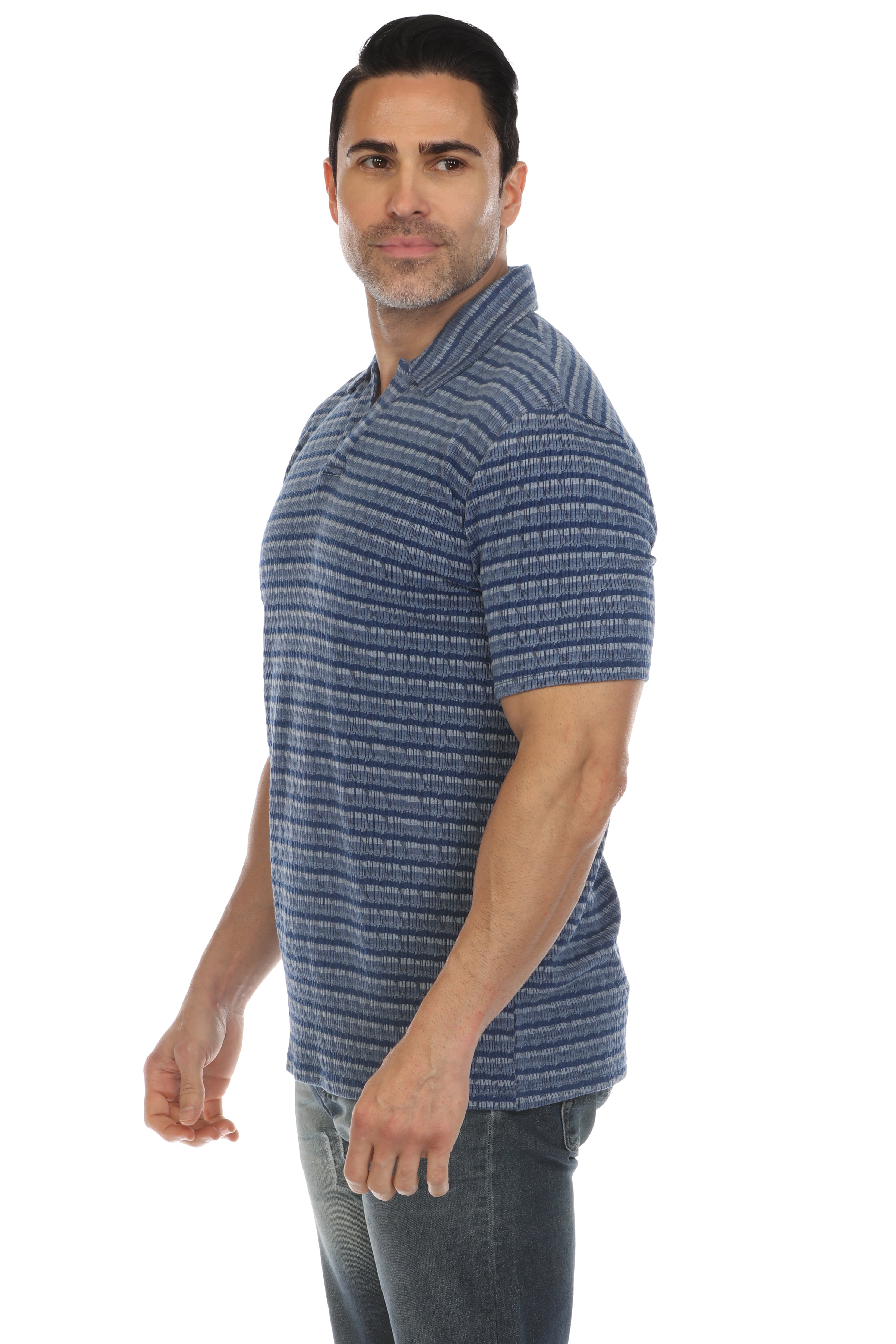 Polo informal con estampado de rayas texturizadas y elegante