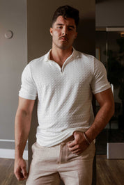 Polo informal con estampado de rayas texturizadas y elegante