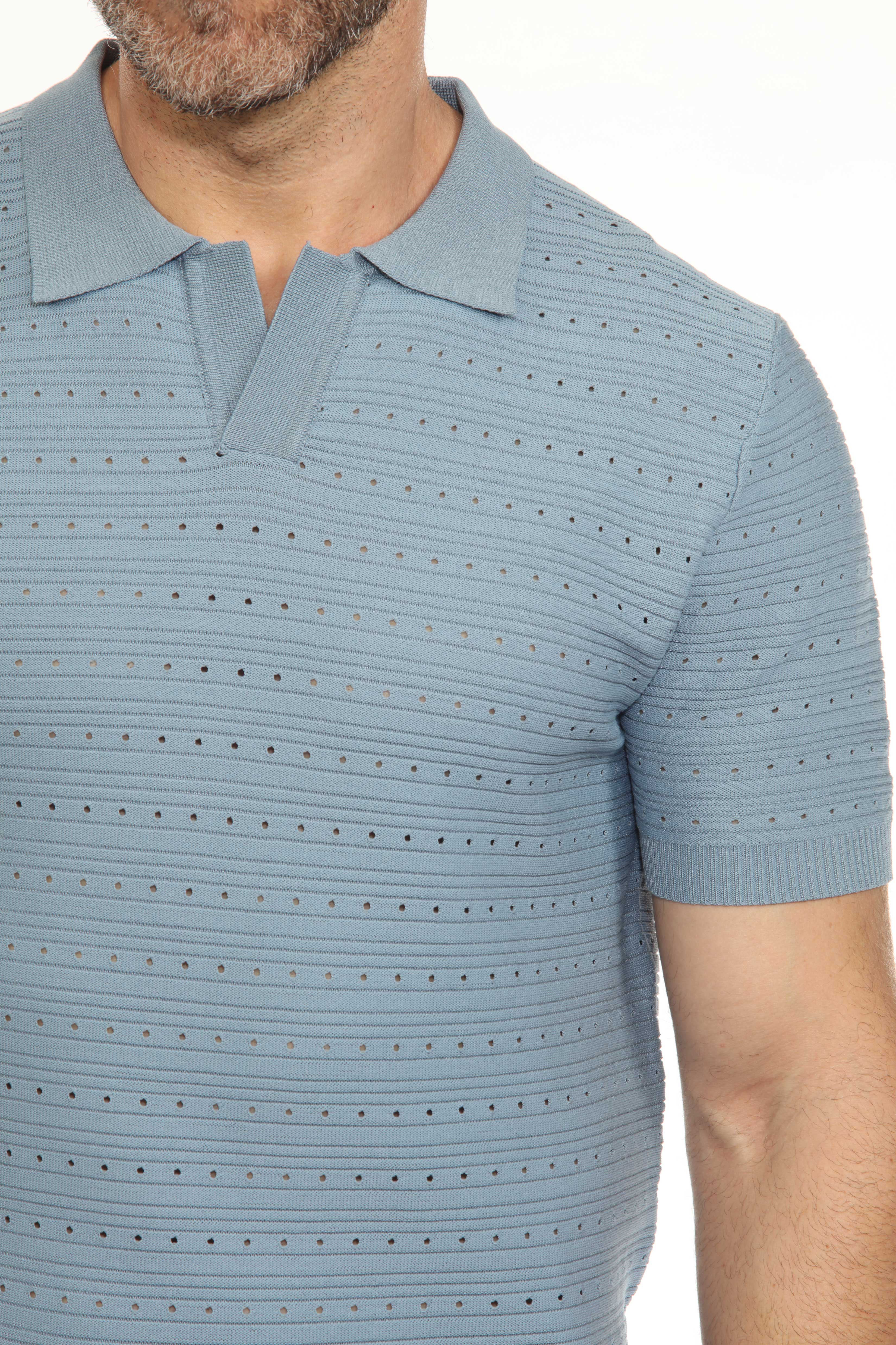 Polo informal con estampado de rayas texturizadas y elegante