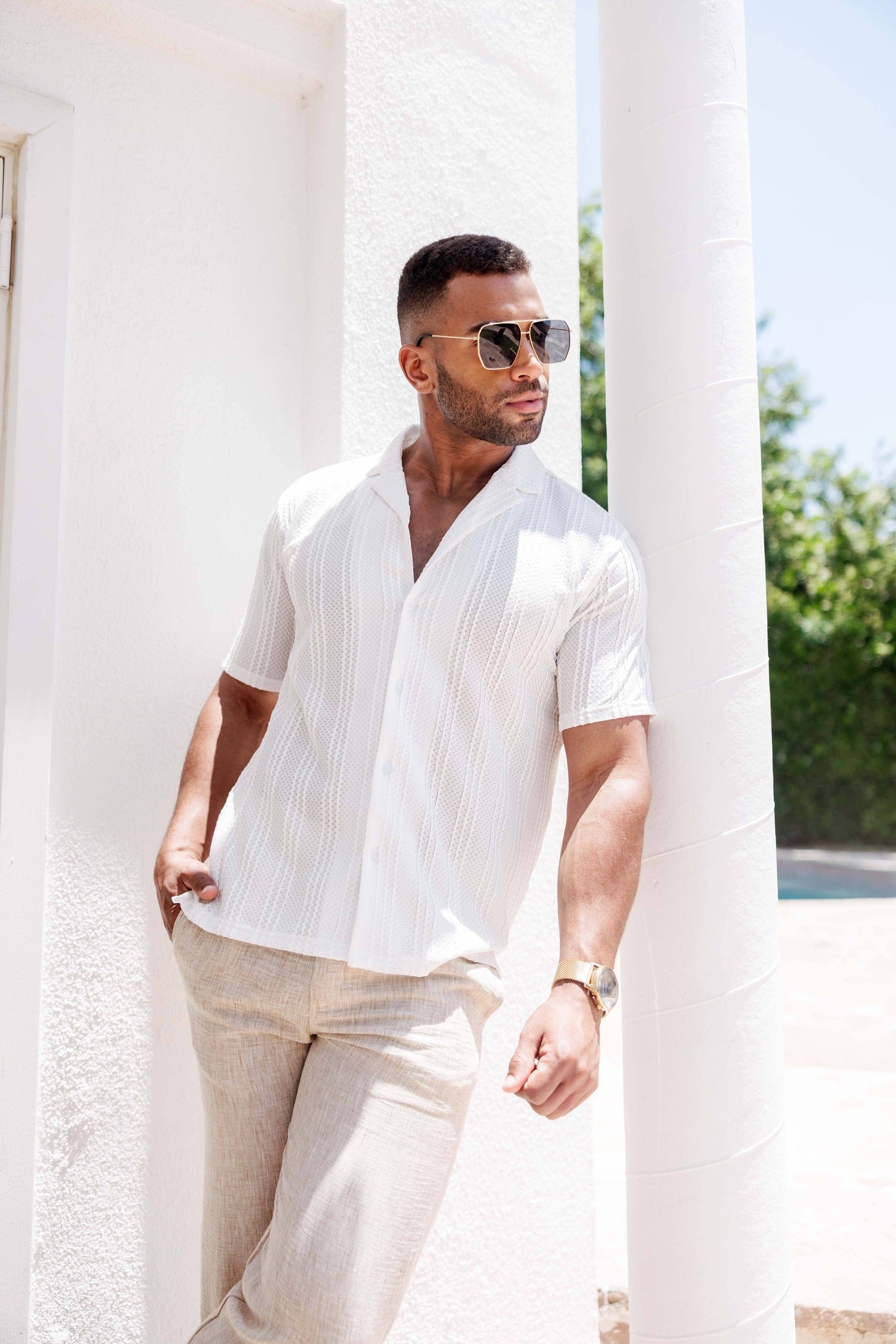 Polo elegante de primera calidad para hombre con moderno patrón de punto trenzado texturizado