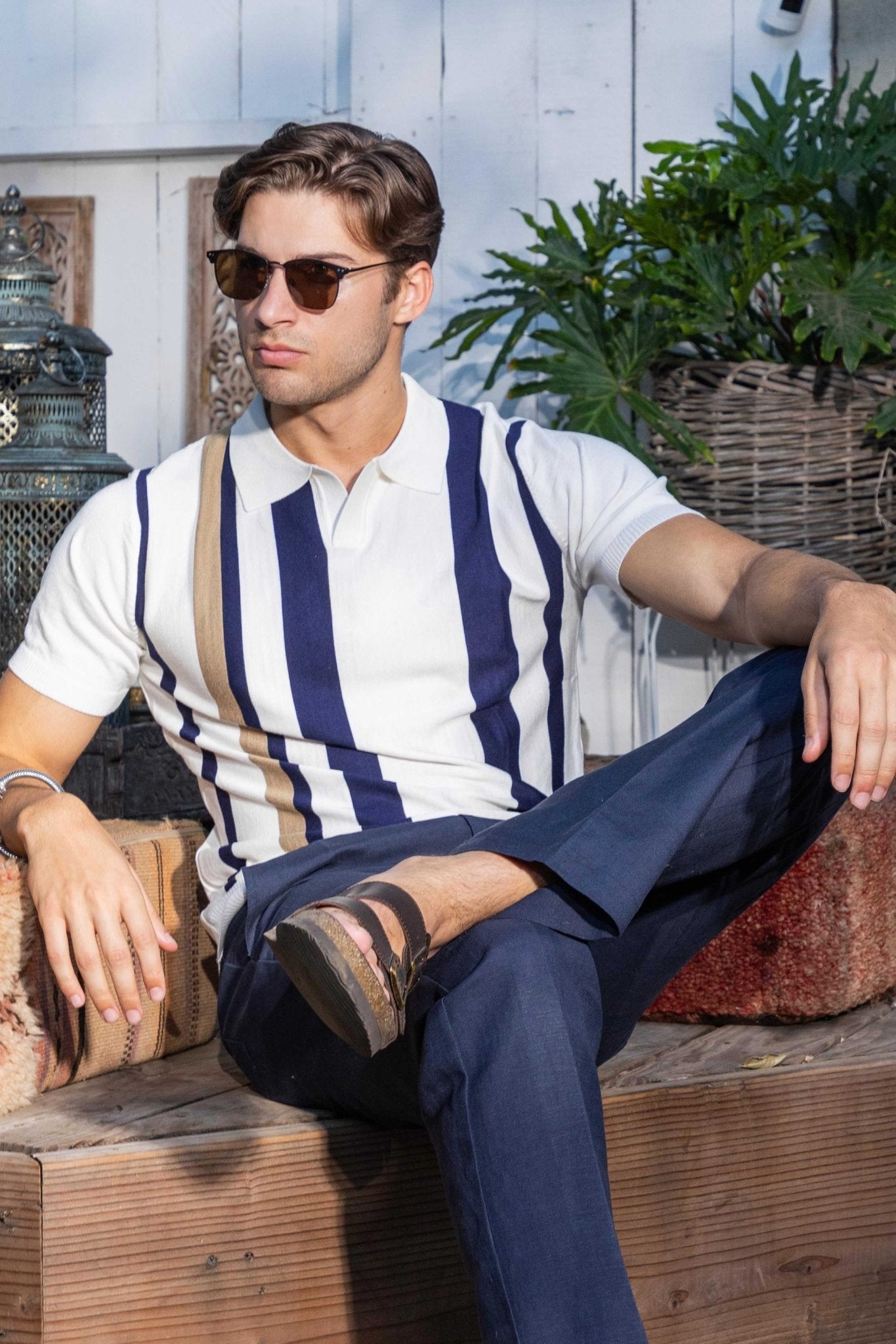 Polo informal con estampado de rayas texturizadas y elegante