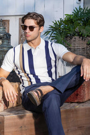 Polo informal con estampado de rayas texturizadas y elegante