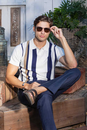 Polo informal con estampado de rayas texturizadas y elegante