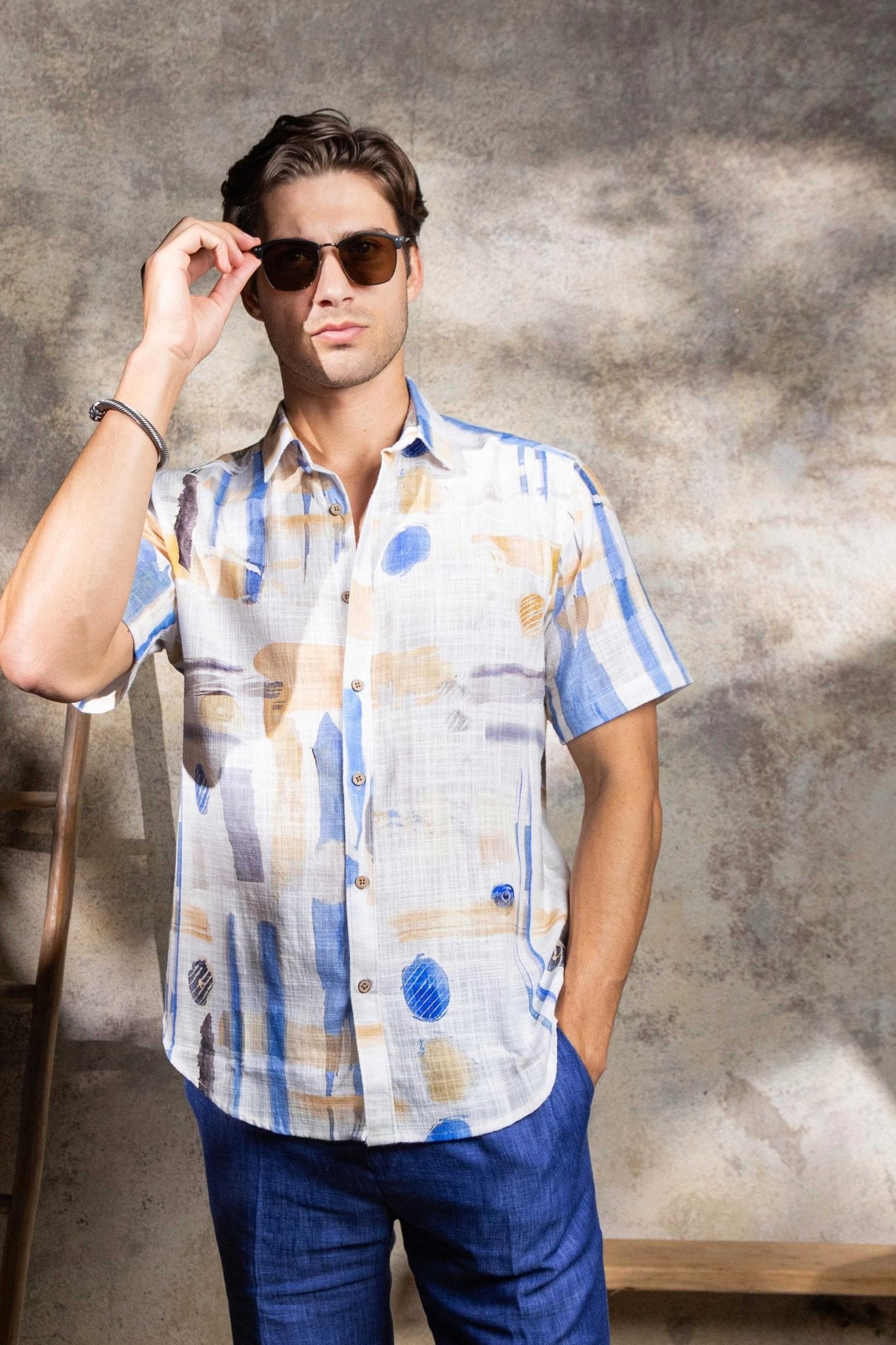 Camisa de manga corta de mezcla de lino con diseño cruzado para hombre