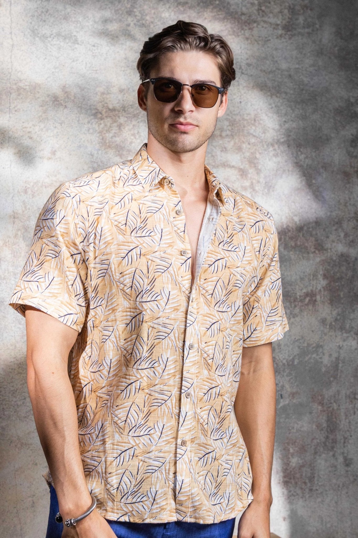 Camisa de manga corta de mezcla de lino con diseño cruzado para hombre