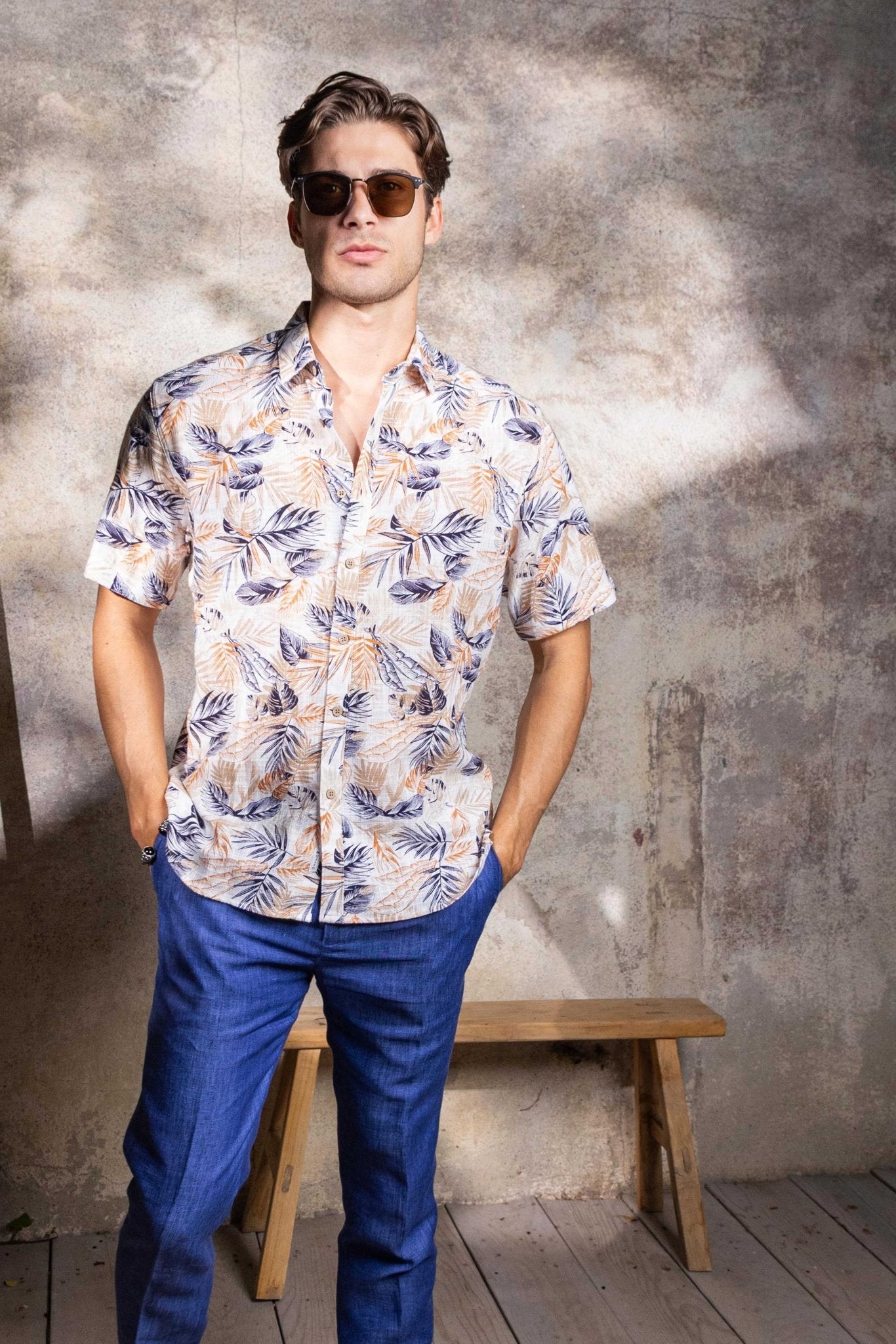 Camisa de manga corta de mezcla de lino con diseño cruzado para hombre