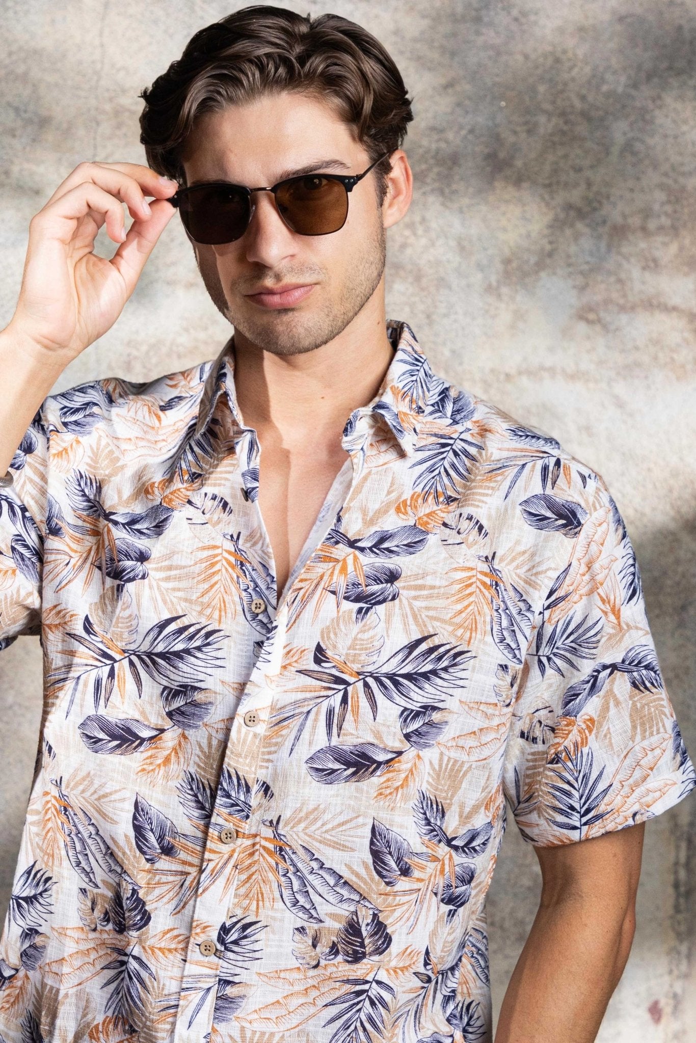 Camisa de manga corta de mezcla de lino con diseño cruzado para hombre