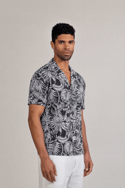 Camisa de campismo de manga corta con estampado "Noches Tropicales"