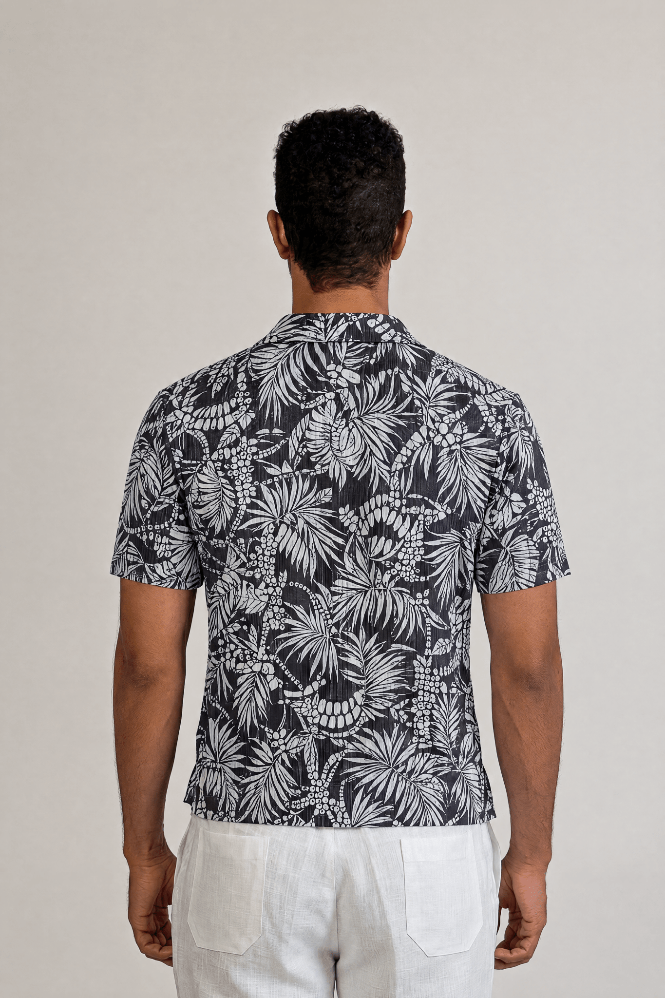 Camisa de campismo de manga corta con estampado "Noches Tropicales"