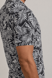 Camisa de campismo de manga corta con estampado "Noches Tropicales"