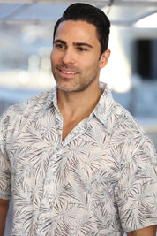 Camisa informal de manga corta con estampado moderno