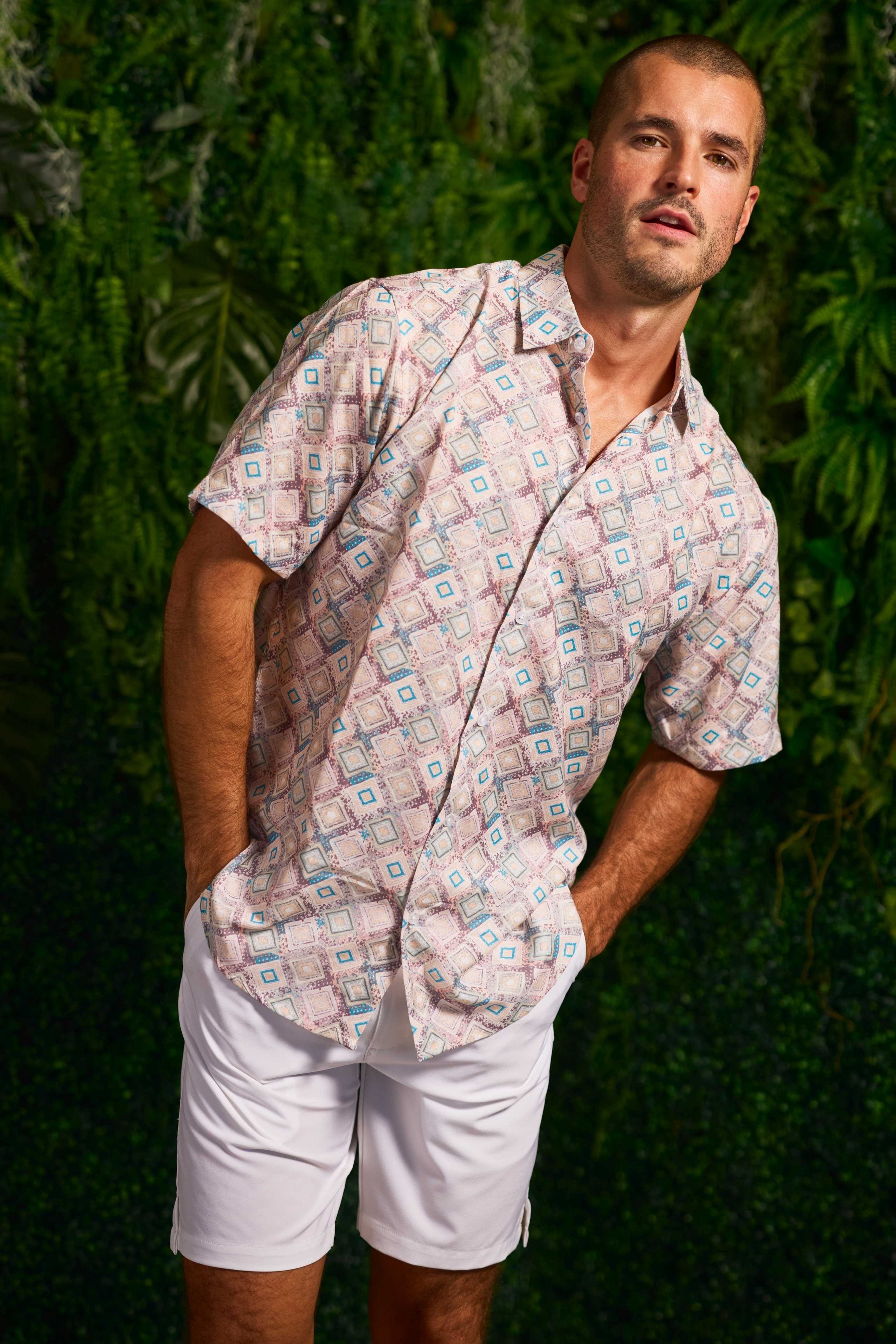 Camisa informal de manga corta con estampado moderno