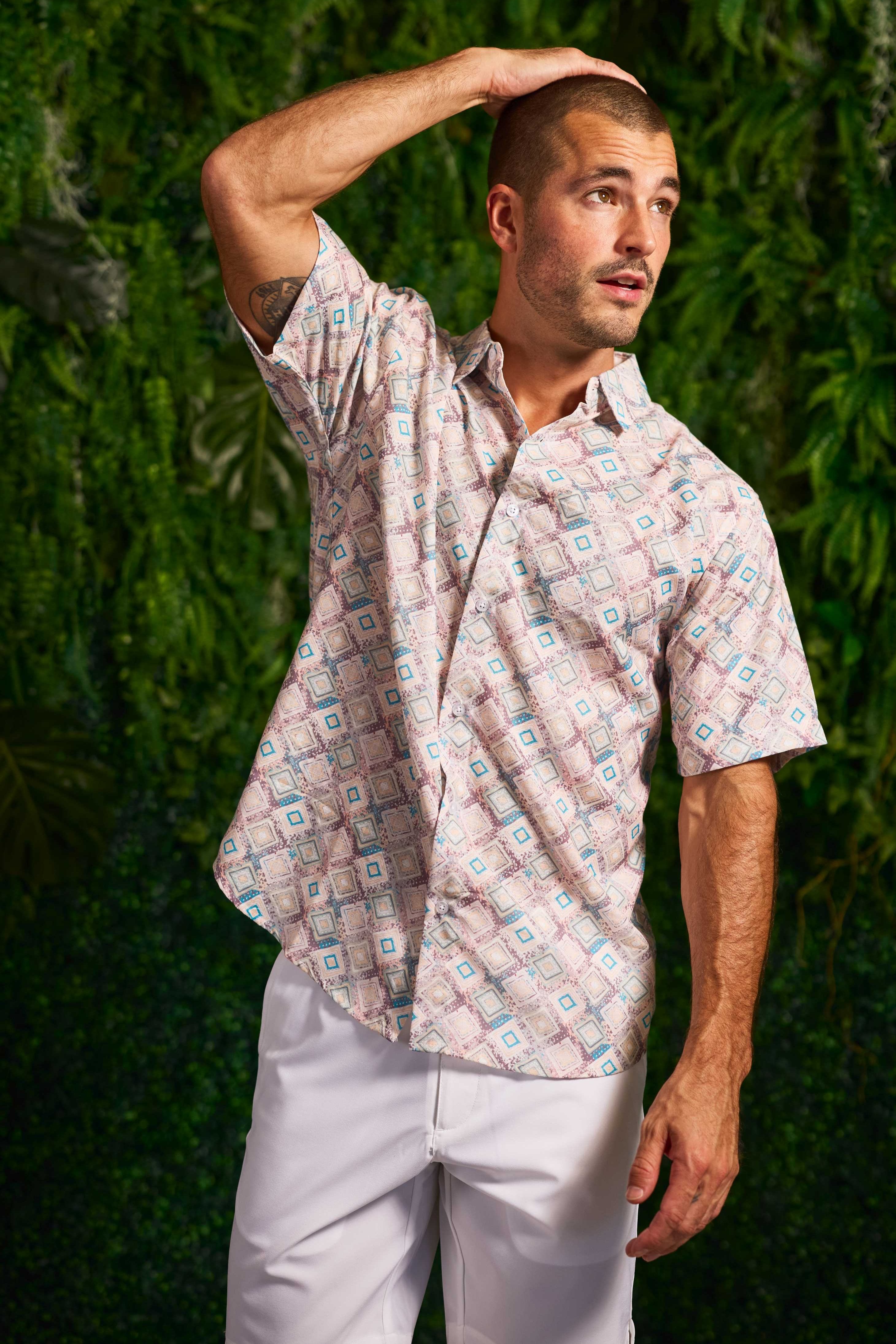 Camisa informal de manga corta con estampado moderno