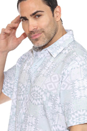 Camisa de manga corta con estampado moderno texturizado