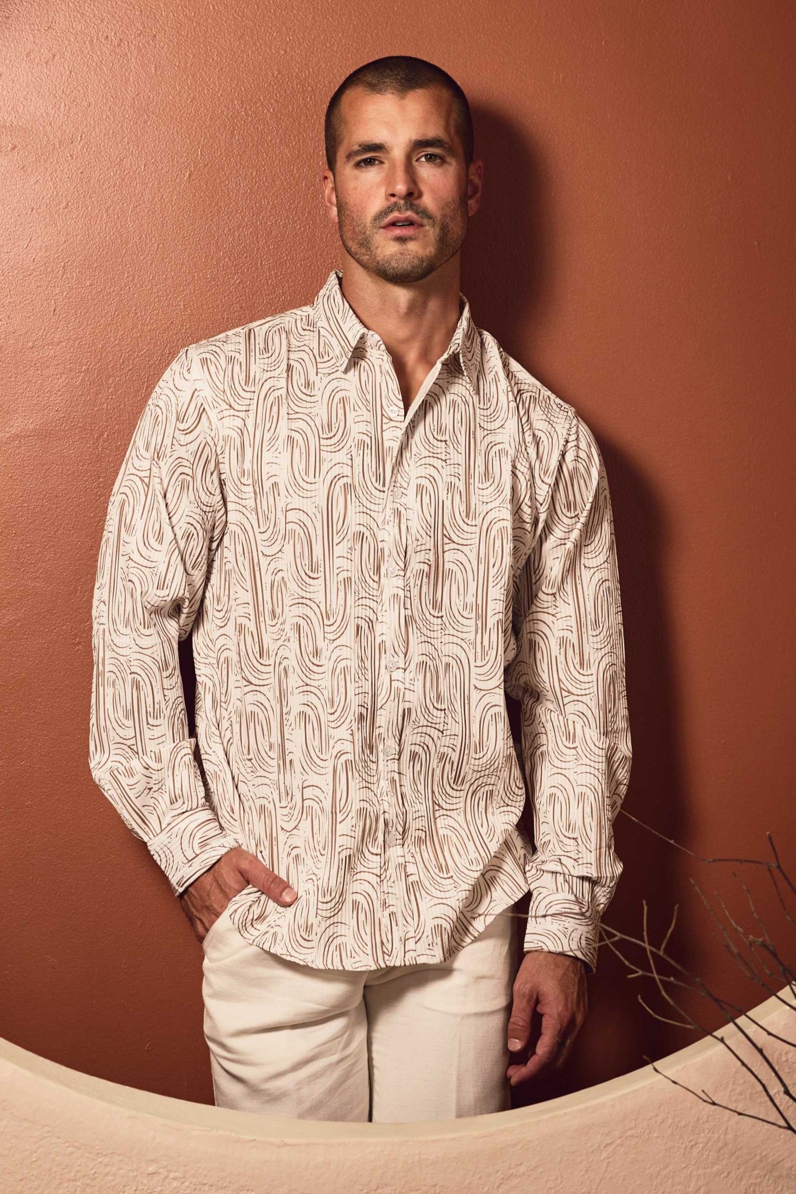 Camisa de manga larga con estampado moderno texturizado