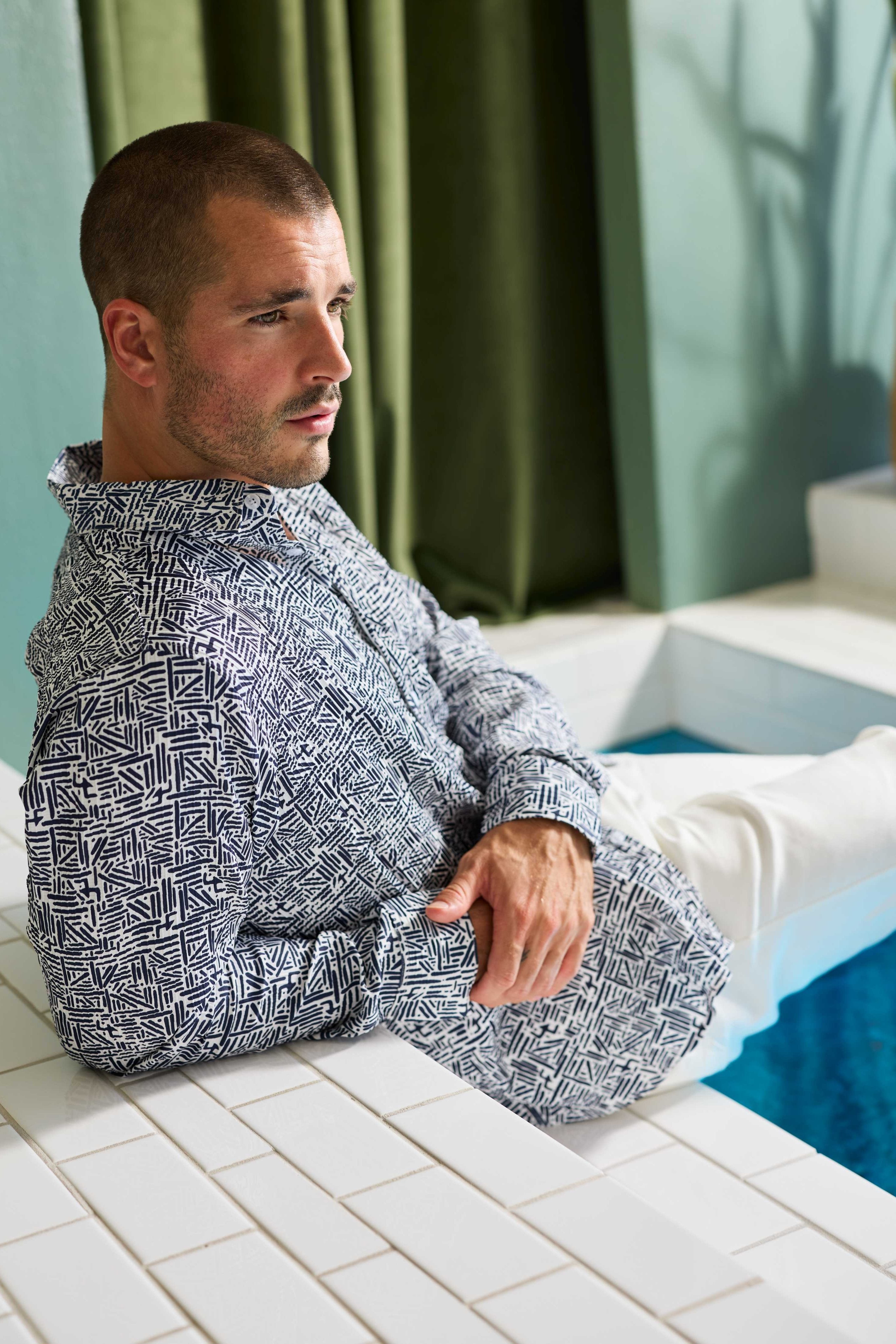 Camisa de manga larga con estampado moderno texturizado
