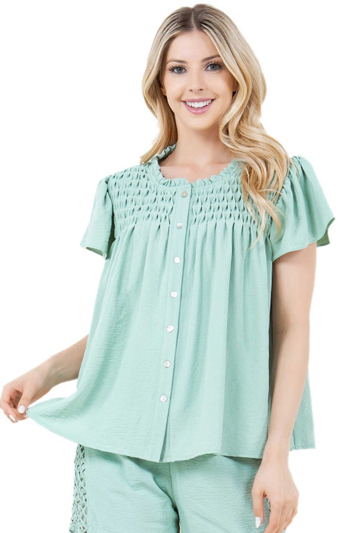 Blusa abotonada con cuello redondo, manga con volantes y frunces