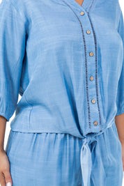 Blusa informal de mujer con botones, ribete de crochet, mangas 3/4 y dobladillo con lazo