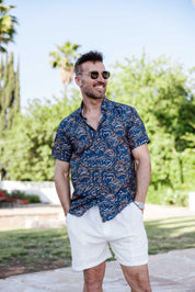 Camisa de manga corta con estampado moderno texturizado
