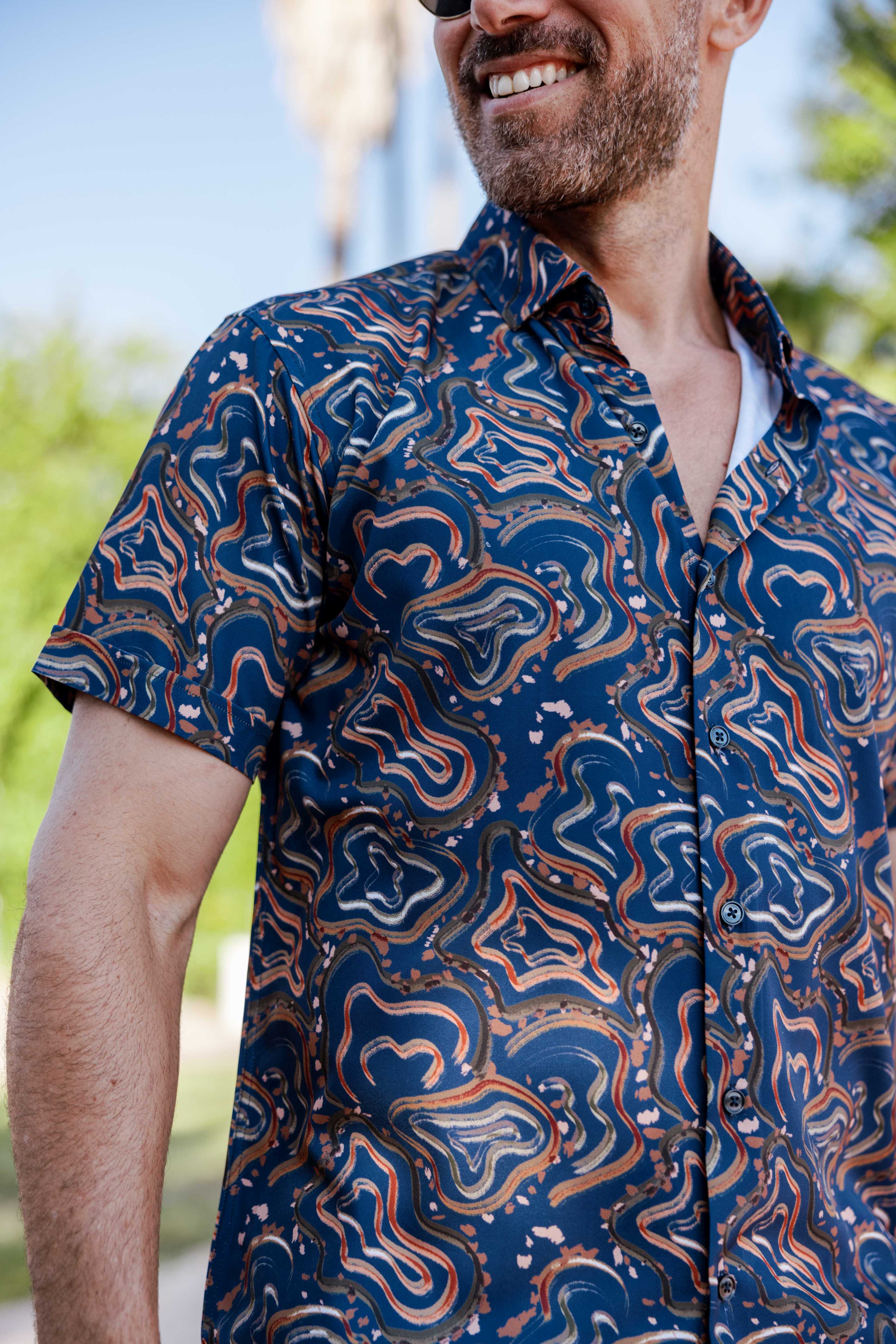 Camisa de manga corta con estampado moderno texturizado