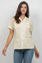 Guayabera de manga corta y 4 bolsillos para mujer
