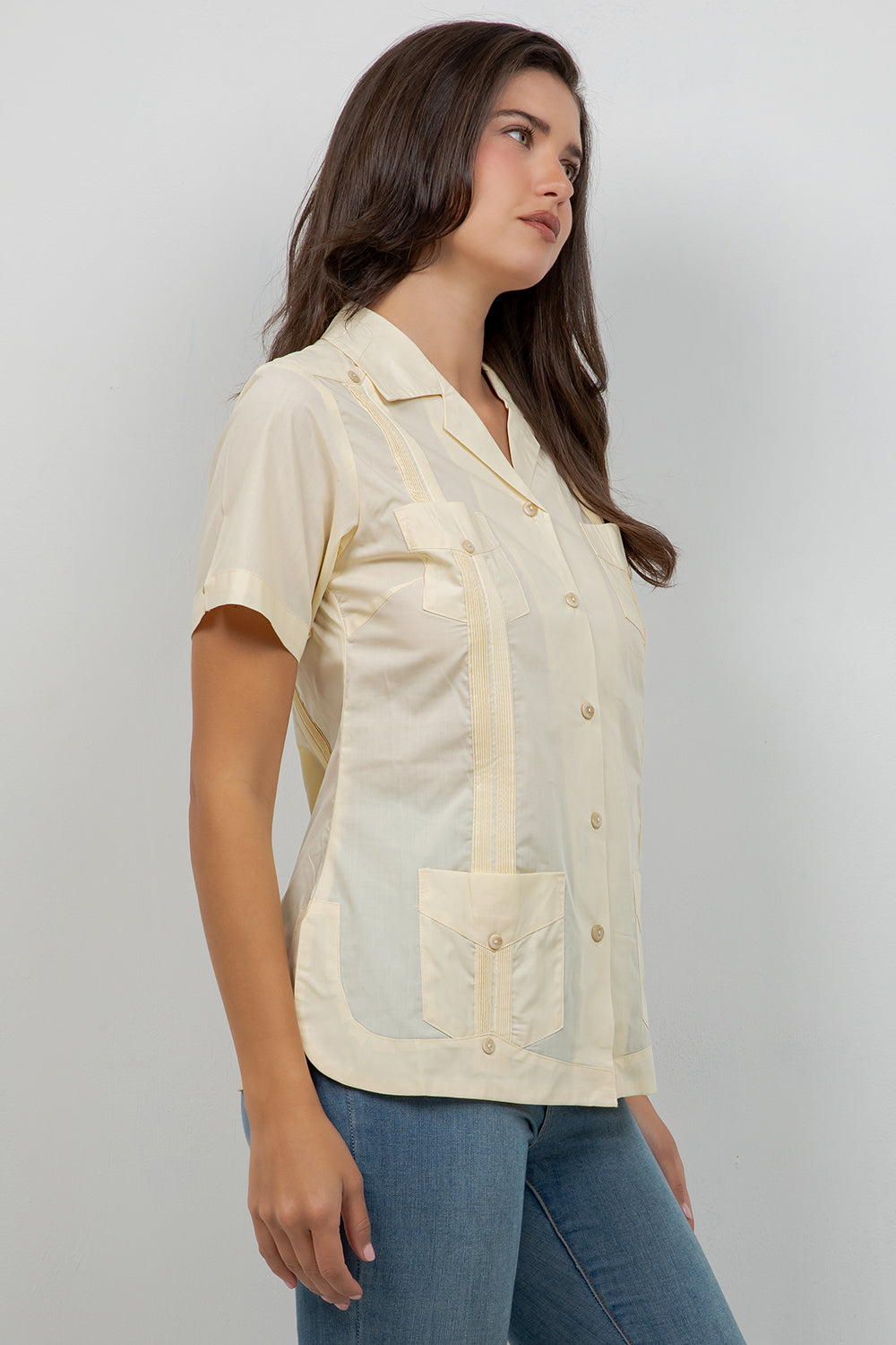Guayabera de manga corta y 4 bolsillos para mujer