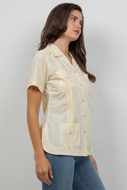 Guayabera de manga corta y 4 bolsillos para mujer