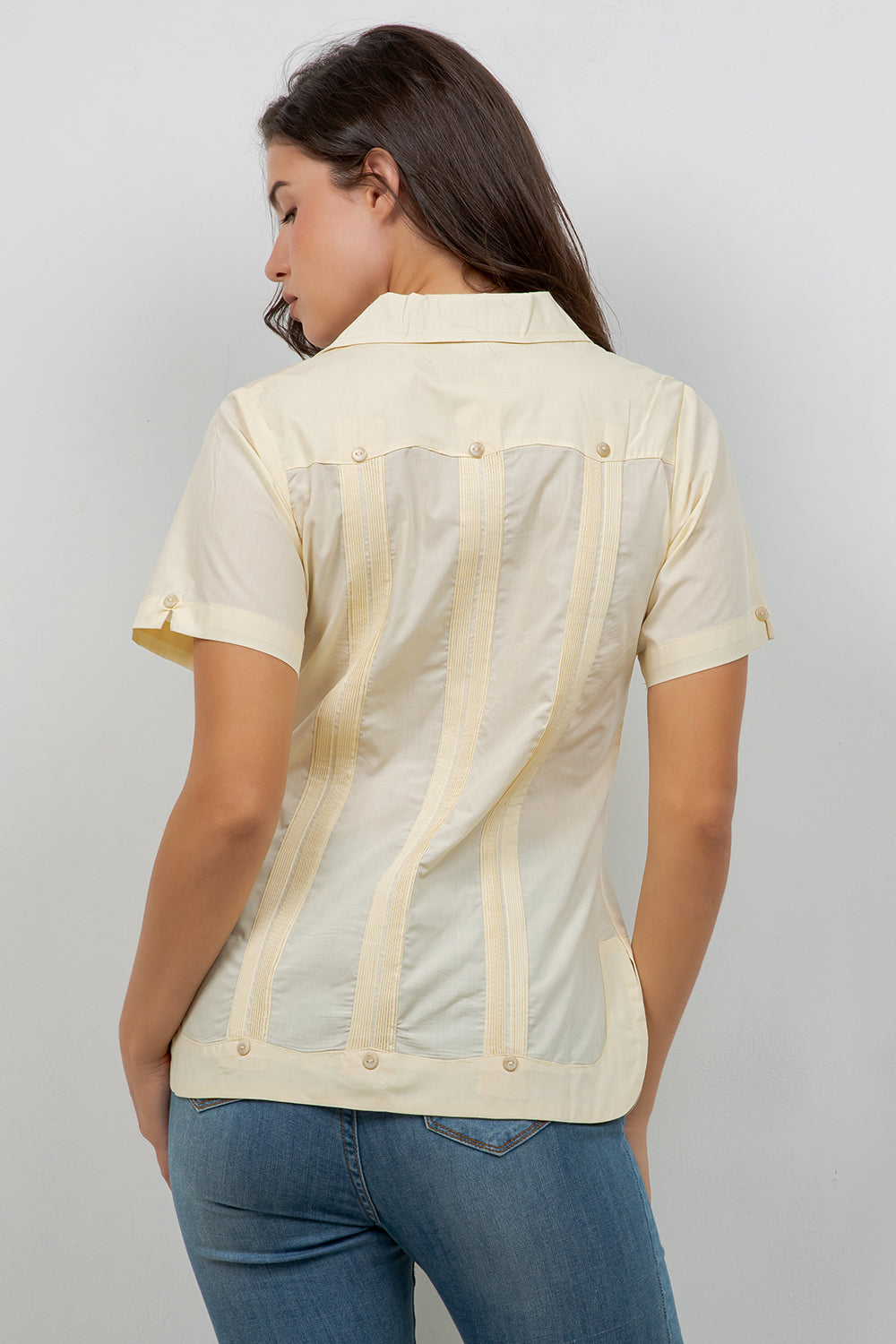 Guayabera de manga corta y 4 bolsillos para mujer