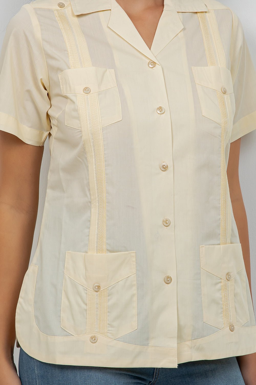 Guayabera de manga corta y 4 bolsillos para mujer