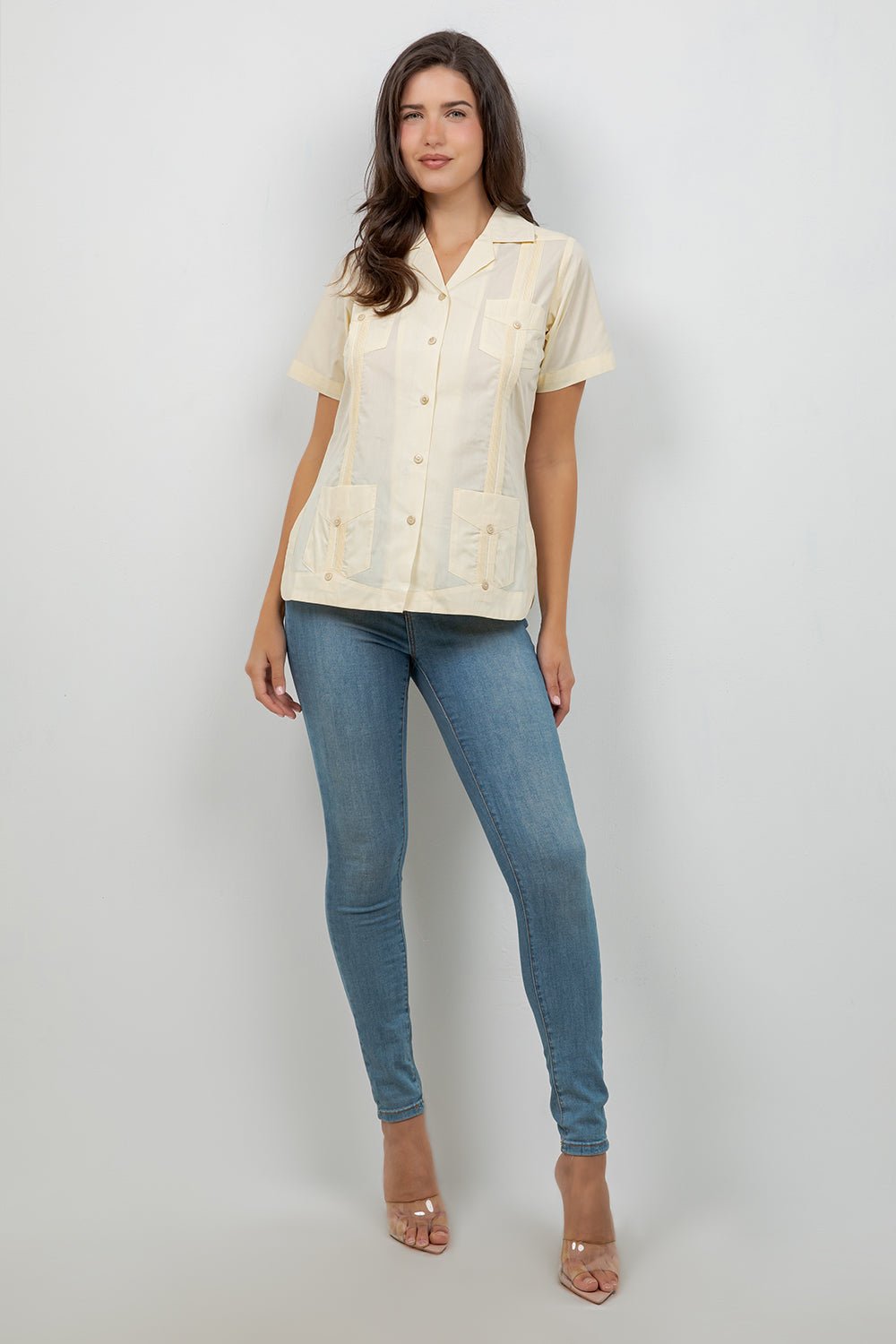 Guayabera de manga corta y 4 bolsillos para mujer