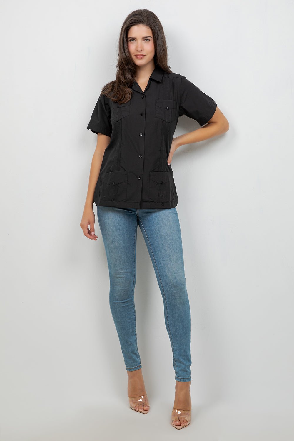 Guayabera de manga corta y 4 bolsillos para mujer