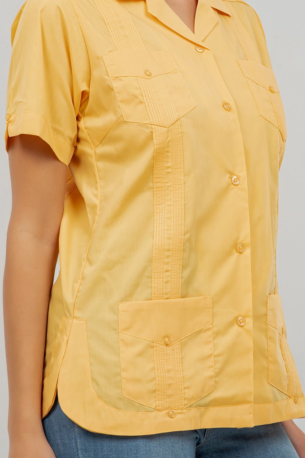Guayabera de manga corta y 4 bolsillos para mujer