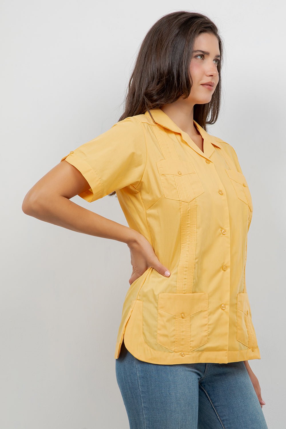 Guayabera de manga corta y 4 bolsillos para mujer