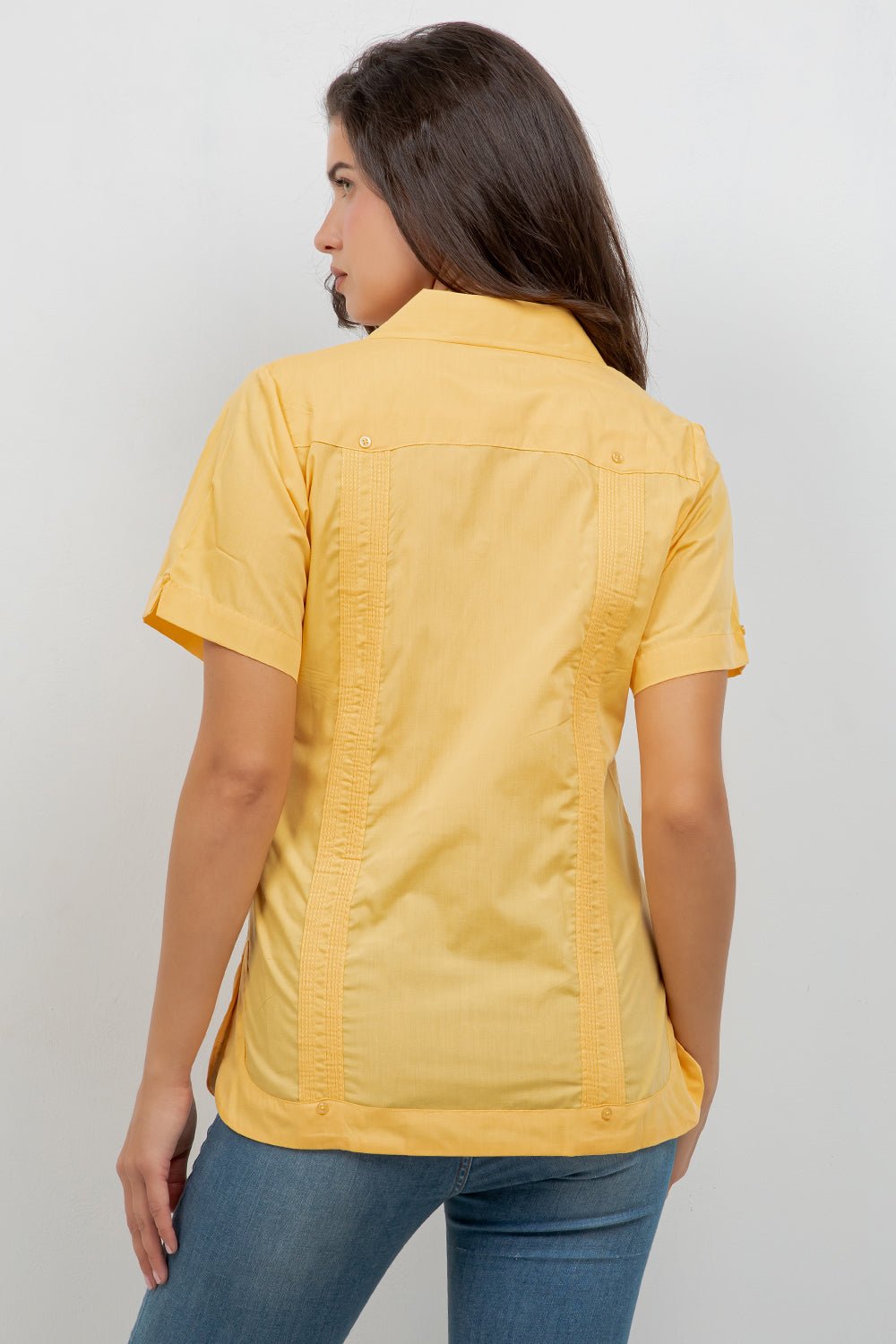 Guayabera de manga corta y 4 bolsillos para mujer