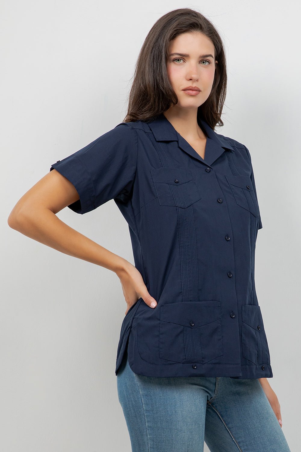 Guayabera de manga corta y 4 bolsillos para mujer