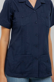 Guayabera de manga corta y 4 bolsillos para mujer