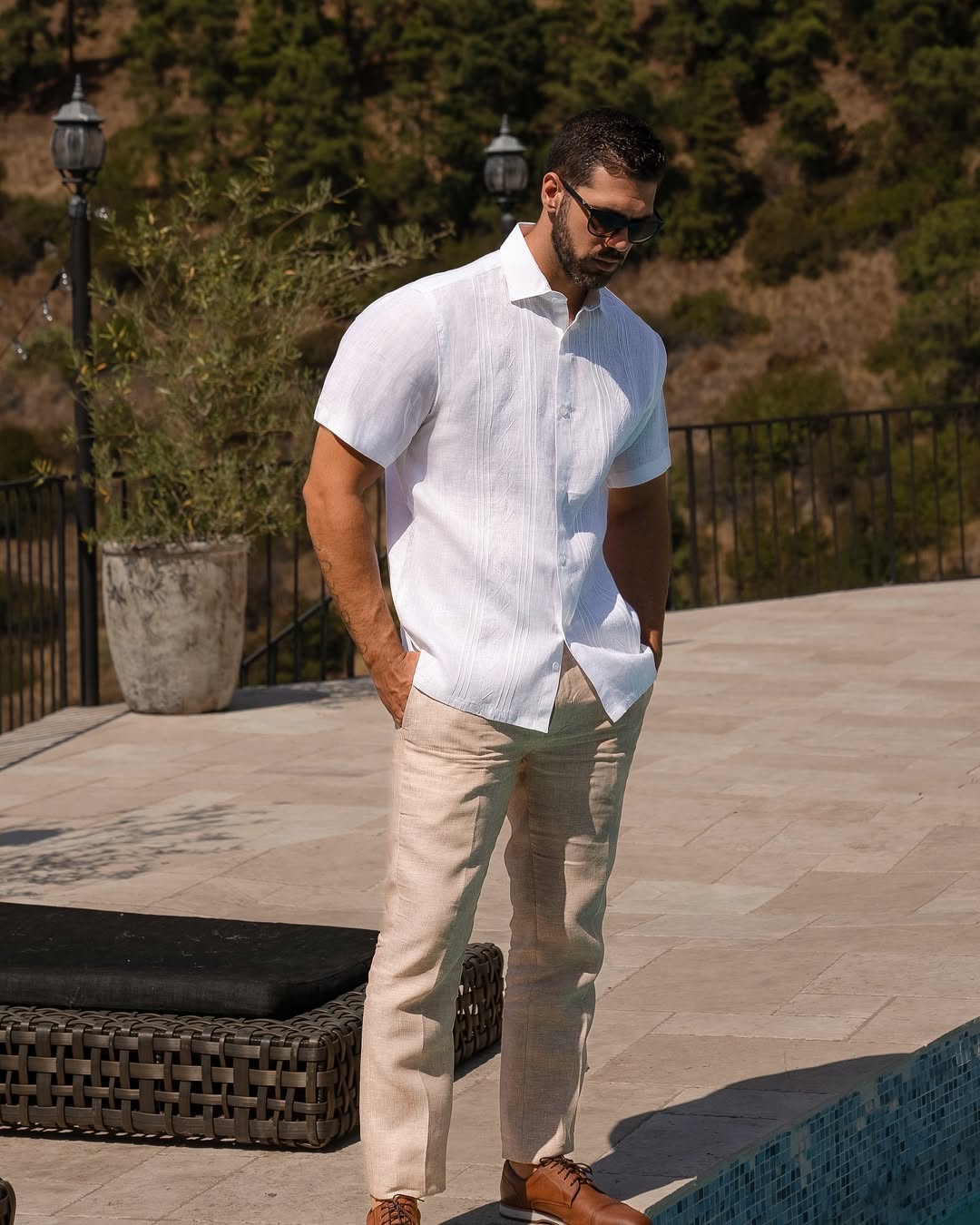 Camisa de lino 100 % para hombre, manga corta, con pliegues y bordado