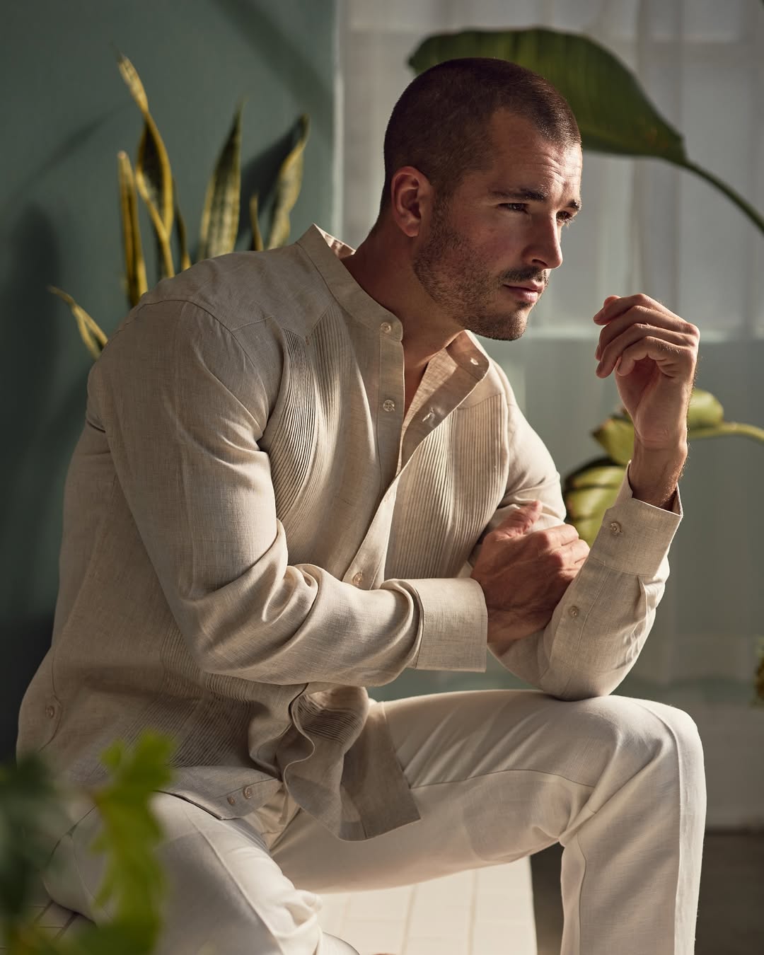 Mojito Men’s 100% Linen Mandarin Collar Resort Wedding Guayabera with Pleated Detailing
