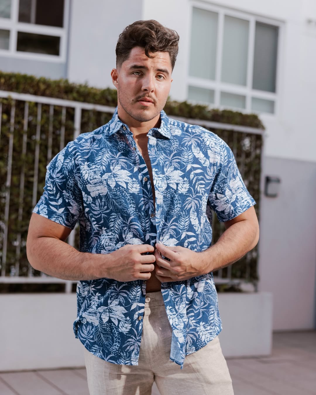 Camisa informal de lino con estampado estilo resort para hombre