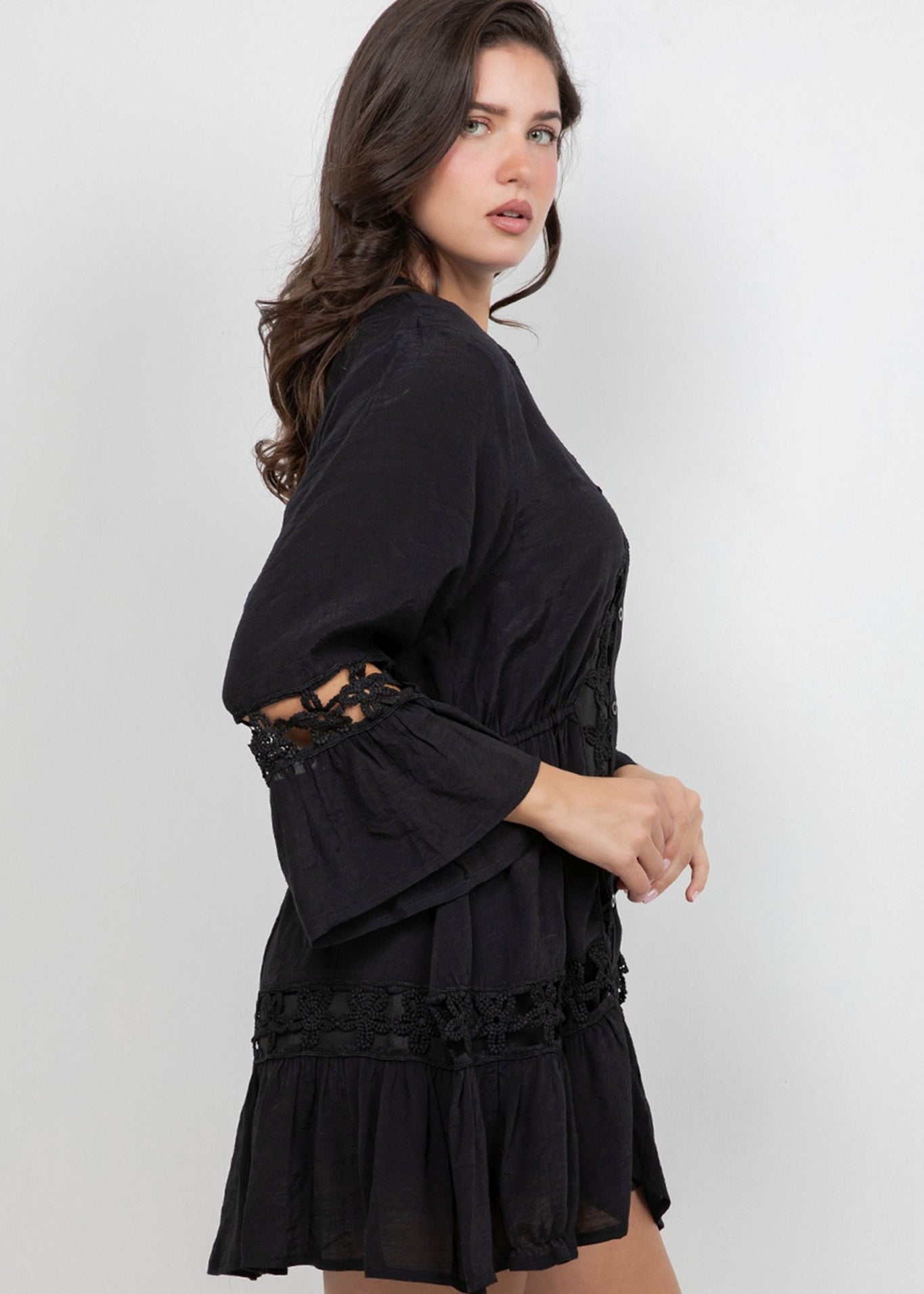 4 Dress Set, highlighting the lace sleeves.