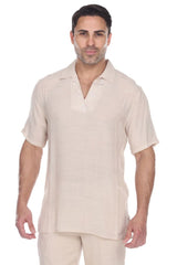 Camisa playera con cuello en V y sutil bordado floral